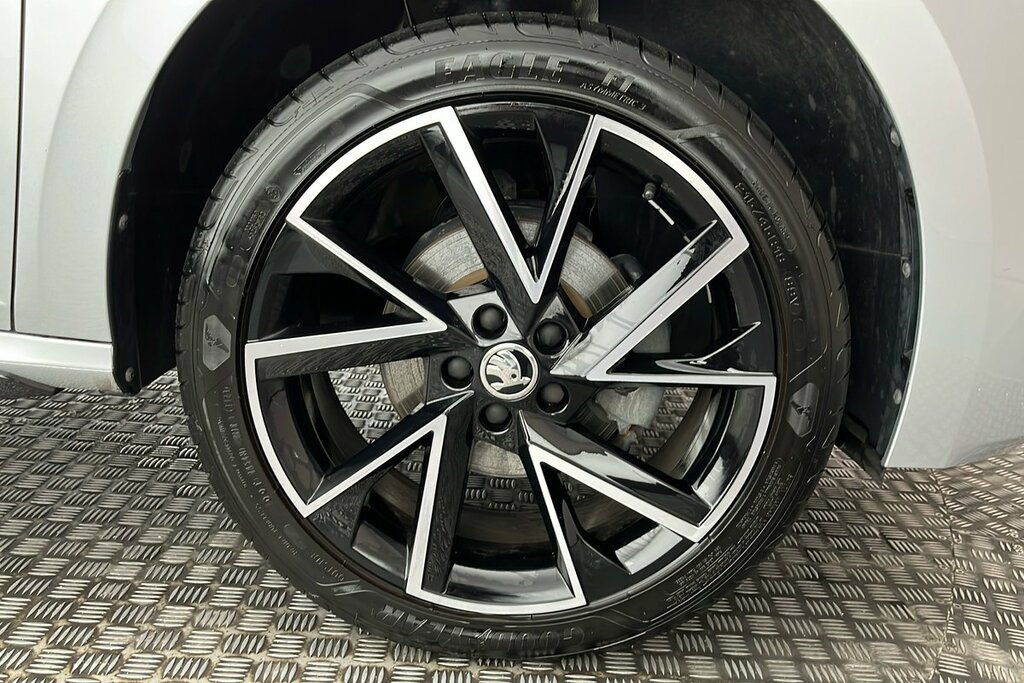 Skoda Kamiq Monte Carlo 1.0 Tsi 110 Ps Dsg BT73FBG Silver #5