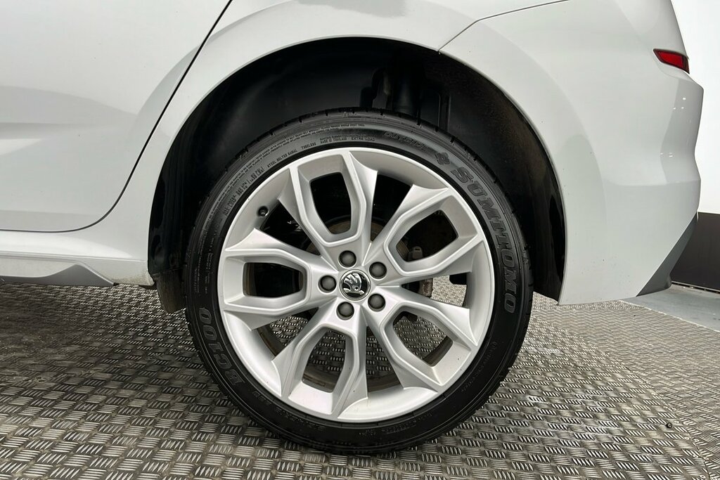 Skoda Kamiq Se L 1.0 Tsi 110 Ps Dsg MJ22FLR White #5