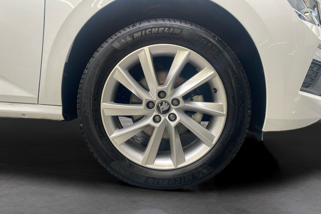 Skoda Kamiq Se Edition 1.0 Tsi 95 Ps 5G Man GD25EAE White #5
