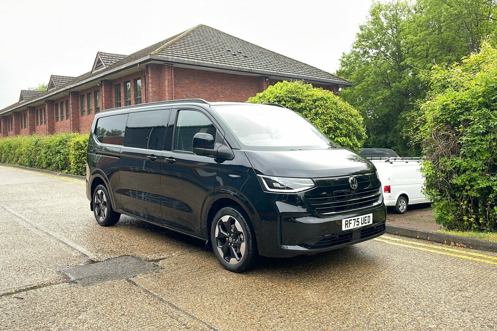 Volkswagen Transporter T32 Kombi Commerce Pro Lwb 150 Ps 2.0 Tdi 8Sp Black