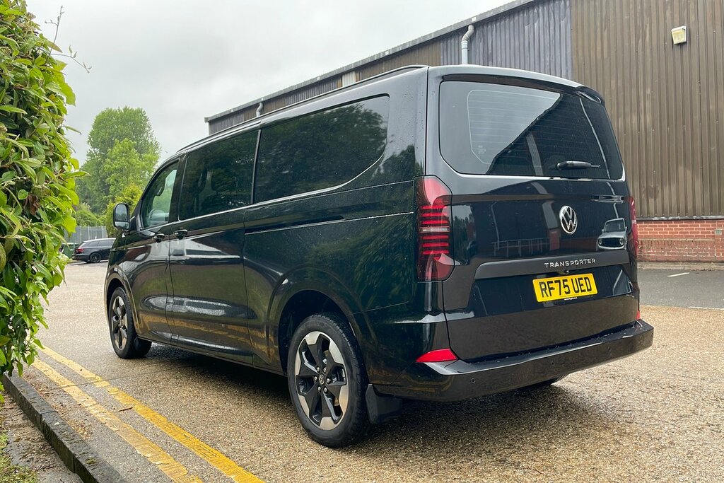 Volkswagen Transporter T32 Kombi Commerce Pro Lwb 150 Ps 2.0 Tdi 8Sp RF75UED Black #3