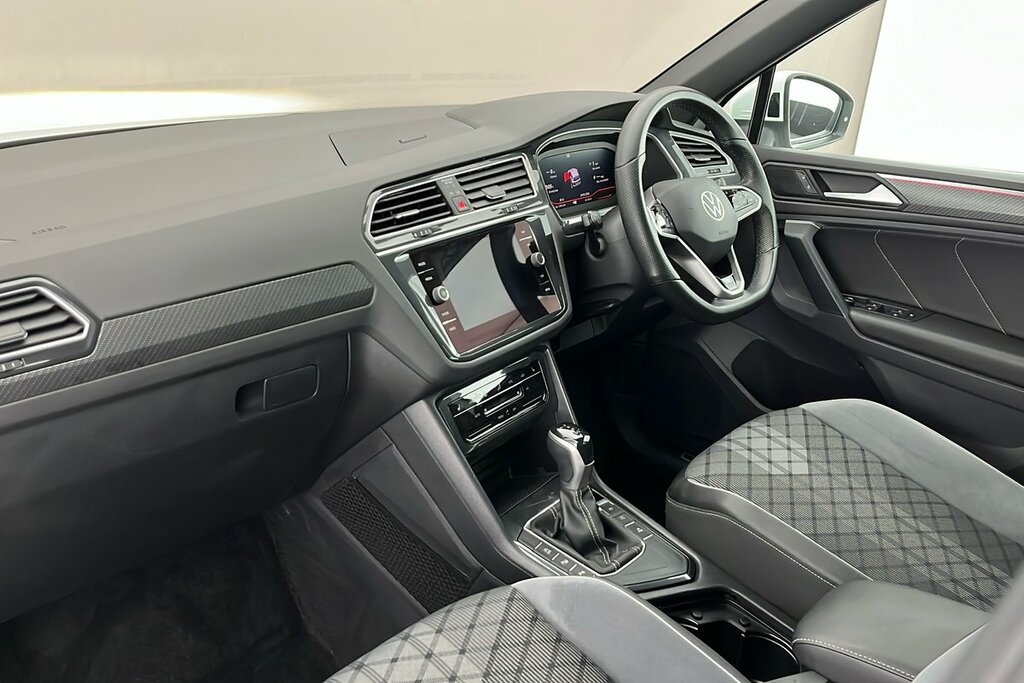 Volkswagen Tiguan R-line 1.5 Tsi 150Ps 7-Speed Dsg DE21OKA White #2