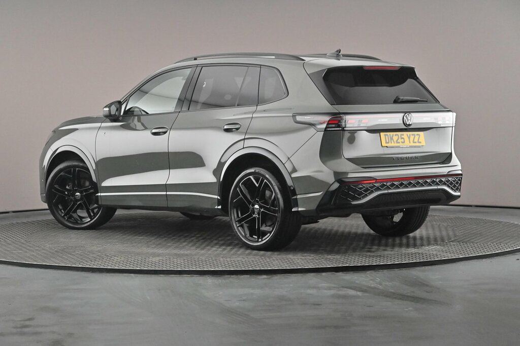 Volkswagen Tiguan R-line 1.5 Etsi 150Ps 7-Speed Dsg DK25YZZ Green #3