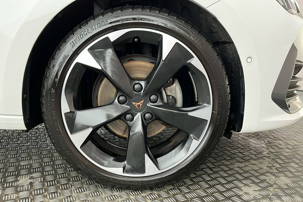 Cupra Leon Hatch V1 1.5 Etsi Evo Afv 150 7-Speed Aut White #5
