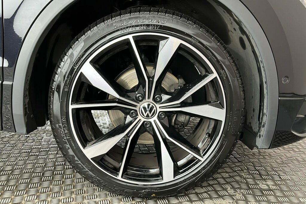 Volkswagen Tiguan R-line 1.5 Tsi 150Ps 7-Speed Dsg LT23VJZ Black #5