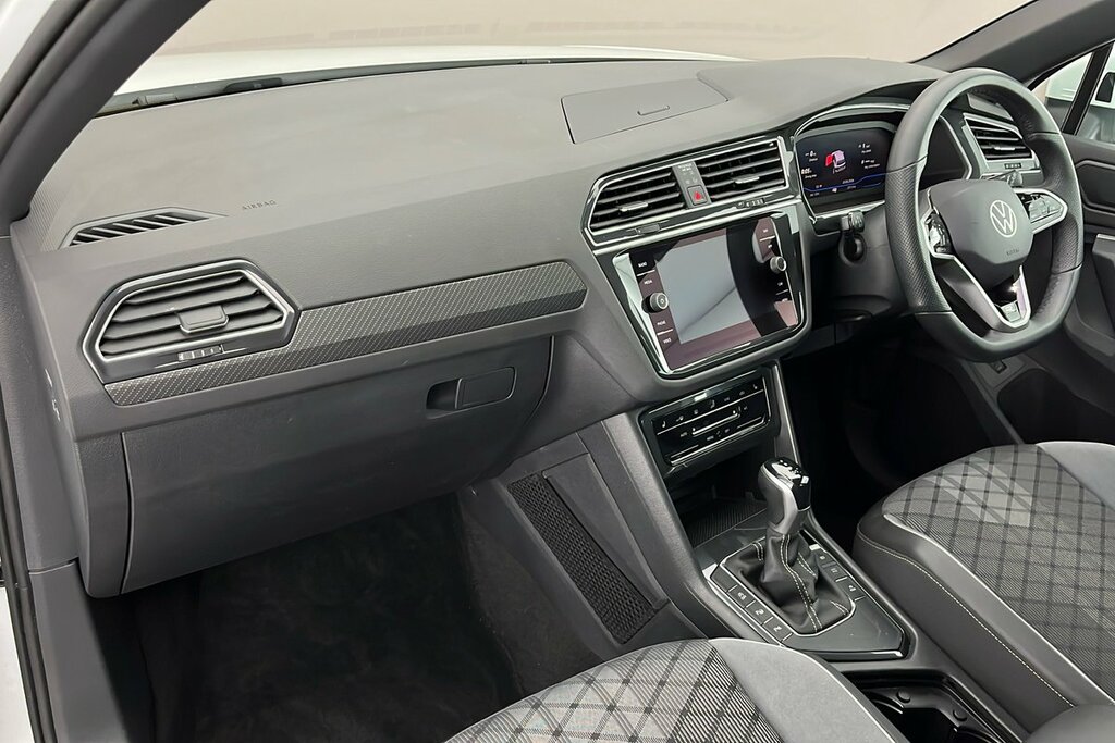 Volkswagen Tiguan R-line 1.5 Tsi 150Ps 7-Speed Dsg EF21DPK White #2