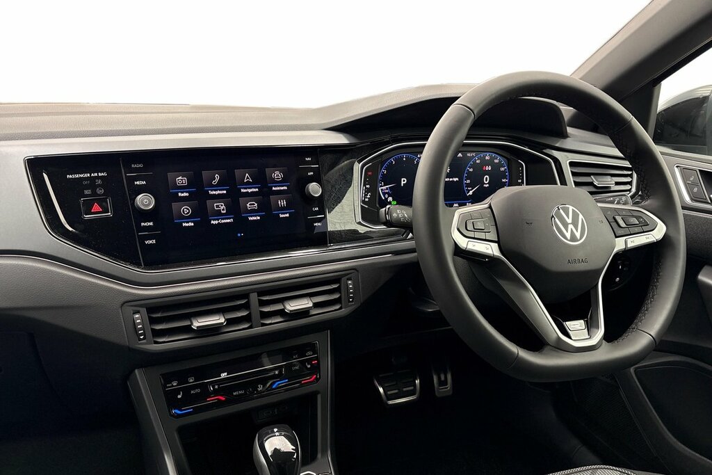 Volkswagen Taigo Black Edition 1.5 Tsi 150Ps 7-Speed Dsg White #2