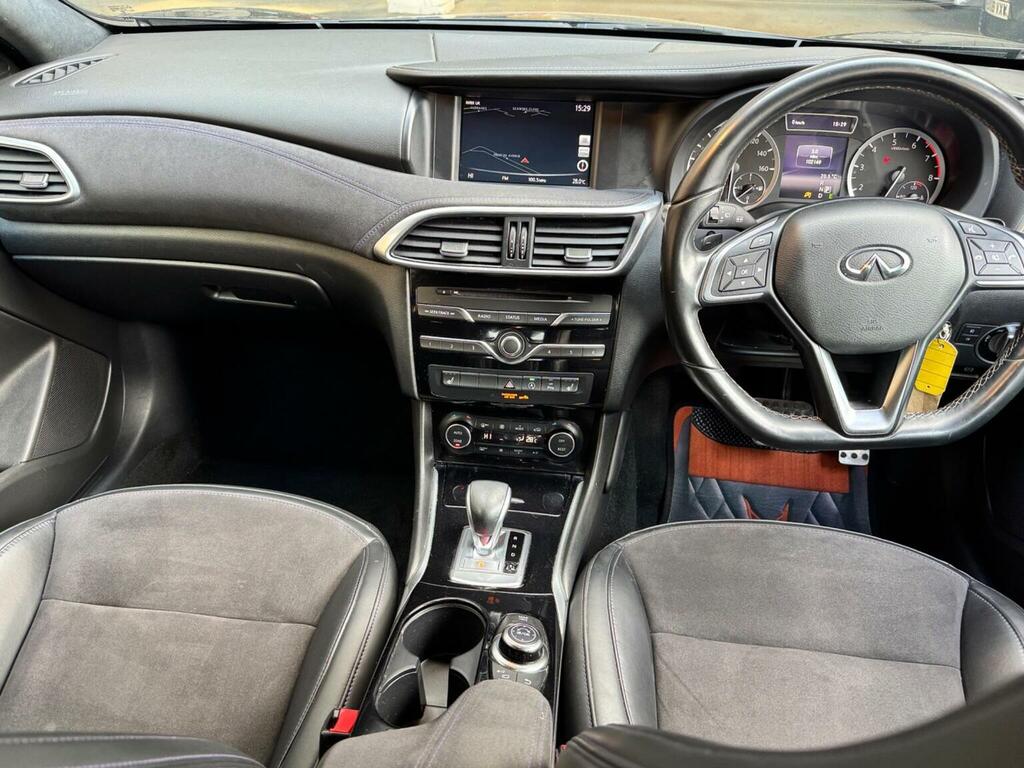Infiniti Q30 2.0T Sport Dct Awd Euro 6 Ss Black #3