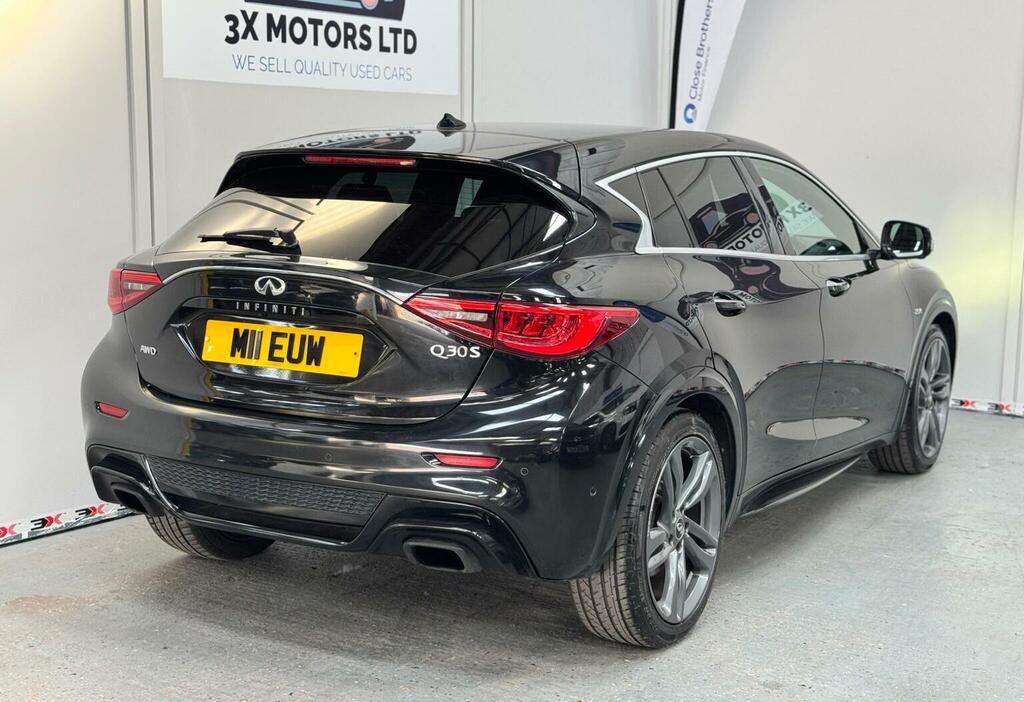 Infiniti Q30 2.0T Sport Dct Awd Euro 6 Ss Black #5