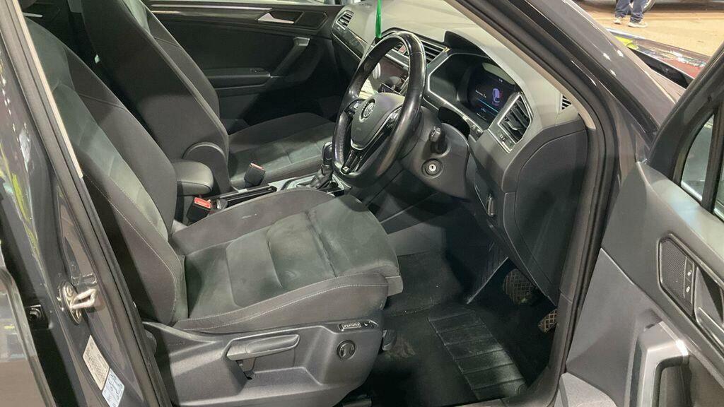 Volkswagen Tiguan 2.0 Tdi Sel Dsg Euro 6 Ss DG18XCS Grey #4