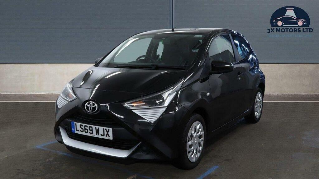 Toyota Aygo 1.0 Vvt-i X-play Euro 6 LS69WJX Black #2