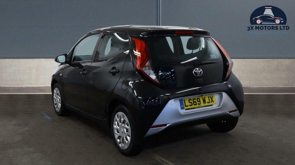 Toyota Aygo 1.0 Vvt-i X-play Euro 6 LS69WJX Black #3