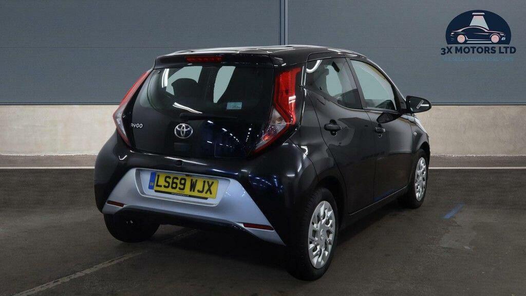 Toyota Aygo 1.0 Vvt-i X-play Euro 6 LS69WJX Black #5