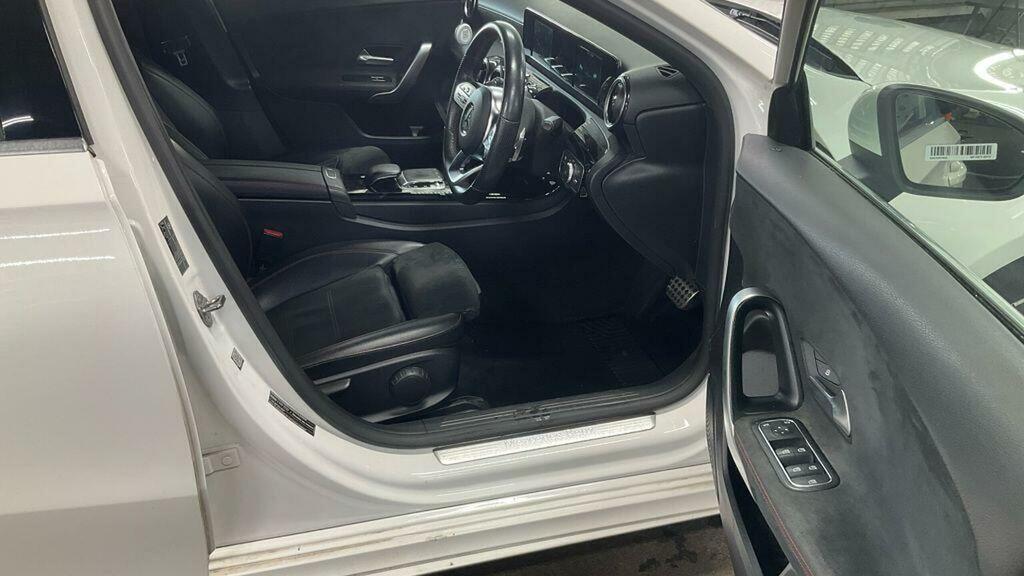 Mercedes-Benz A Class 1.3 A180 Amg Line 7G-dct Euro 6 Ss RF68KKC White #6