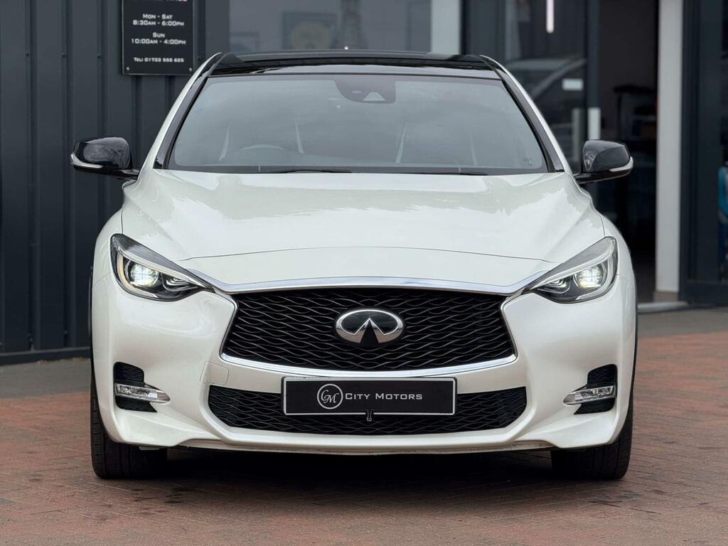 Infiniti Q30 2.0T Sport Dct Awd Euro 6 Ss White #3