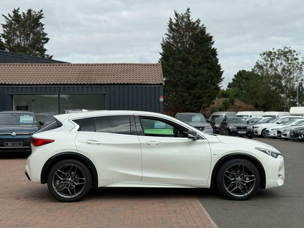 Infiniti Q30 2.0T Sport Dct Awd Euro 6 Ss White #5
