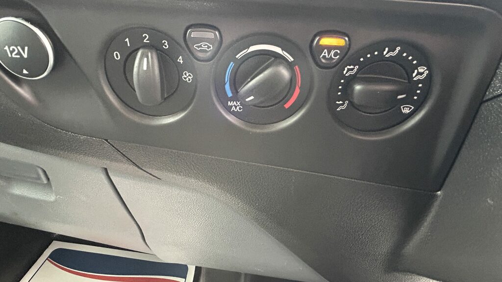Ford Transit Custom Ford Transit Custom 2017 YP17LZV White #4