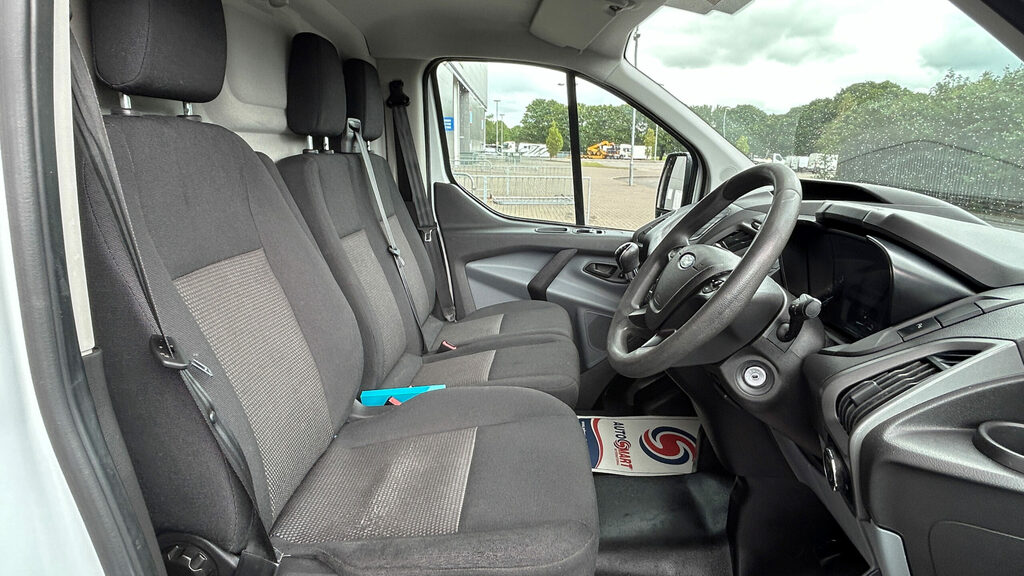 Ford Transit Custom Ford Transit Custom 2017 YP17LZV White #2