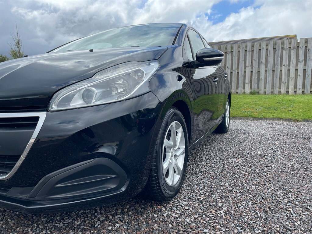 Peugeot 208 Hatchback KV17DWN Black #5