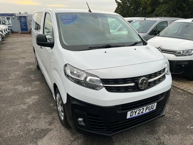 Vauxhall Vivaro 2.0 Turbo D 3100 Dynamic Crew Van L2 H1 Euro 6 S DY22PUU White #2