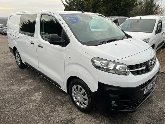 Vauxhall Vivaro 2.0 Turbo D 3100 Dynamic Crew Van L2 H1 Euro 6 S White