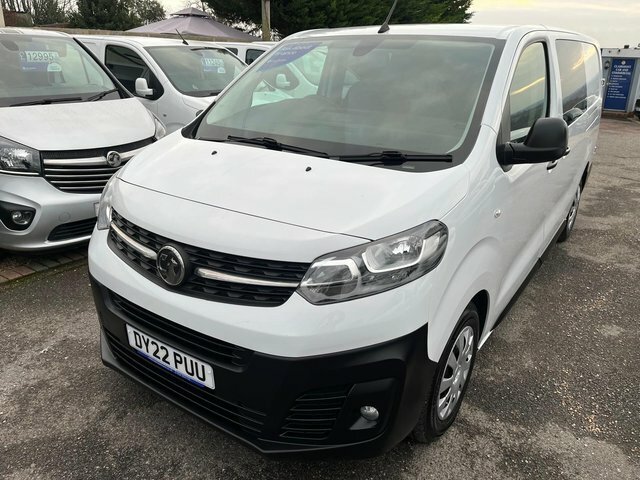 Vauxhall Vivaro 2.0 Turbo D 3100 Dynamic Crew Van L2 H1 Euro 6 S DY22PUU White #3