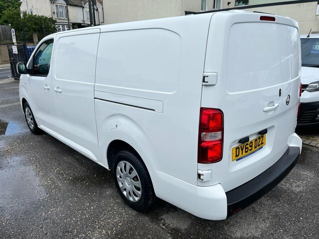 Vauxhall Vivaro 1.5 Turbo D 2900 Sportive L2 H1 Euro 6 S S DS69DZZ White #5