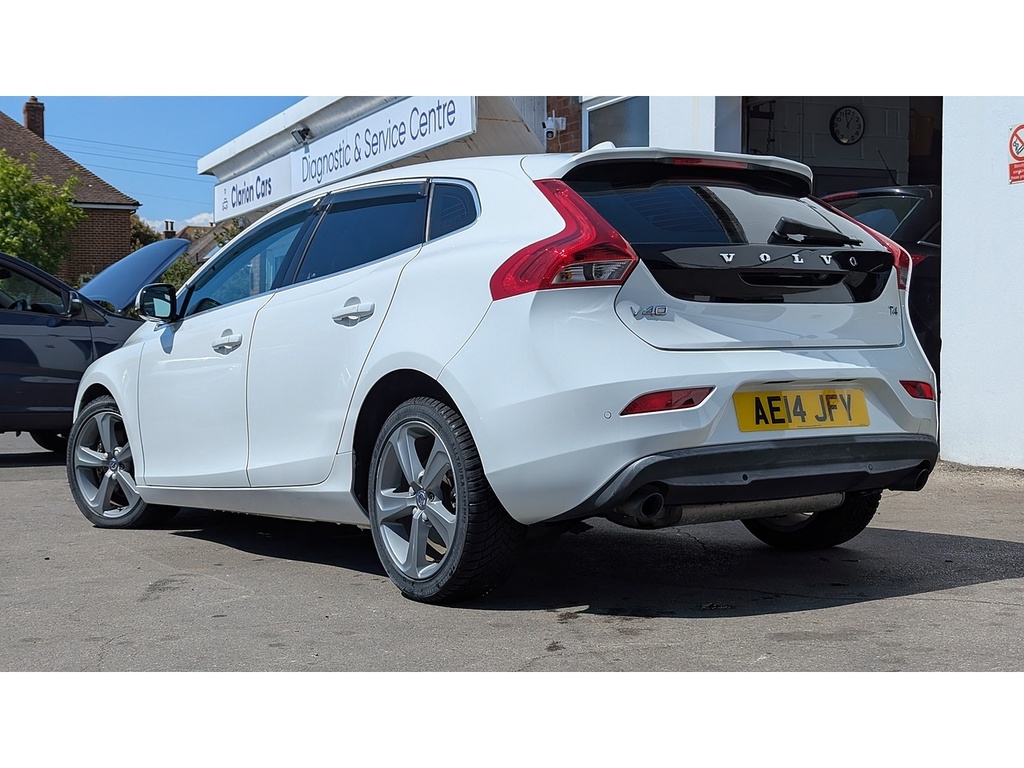 Volvo V40 1.6 T4 Se Lux Nav Hatchback Powershift White #2