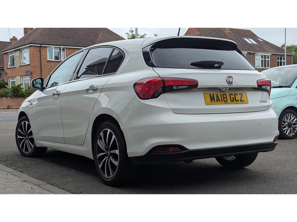 Fiat Tipo 1.6 E-torq Lounge Hatchback Euro 6 MA18GCZ White #5