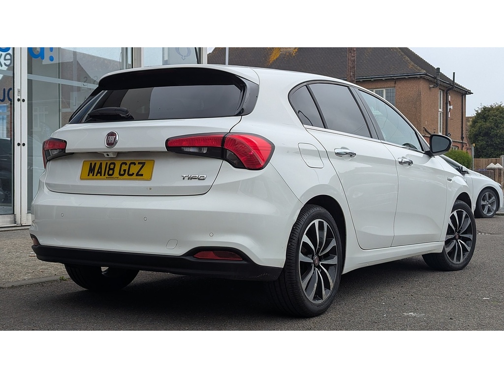 Fiat Tipo 1.6 E-torq Lounge Hatchback Euro 6 MA18GCZ White #2