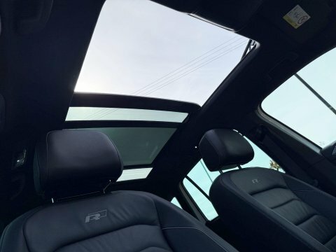 Volkswagen Tiguan 2018 18 2.0 LX18UPK White #3