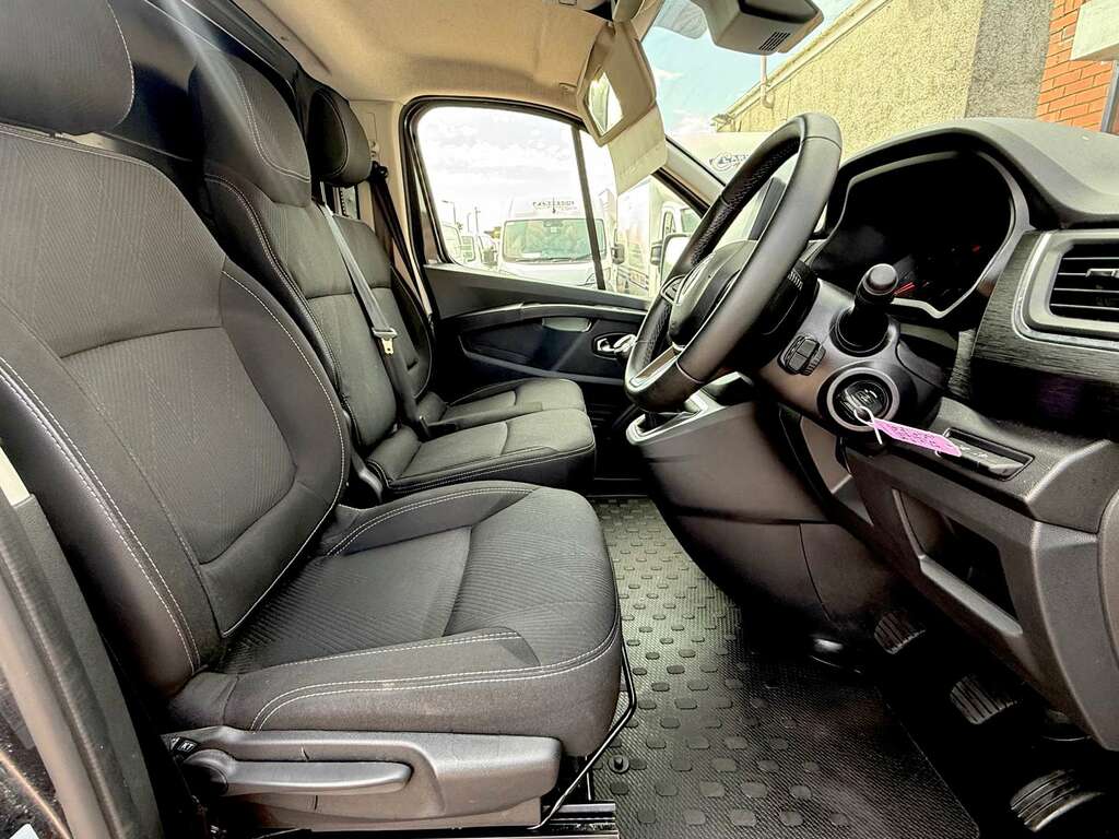 Renault Trafic 2.0 Ll30 Sport Blue Dci L2 130Ps YL23OSV Grey #4