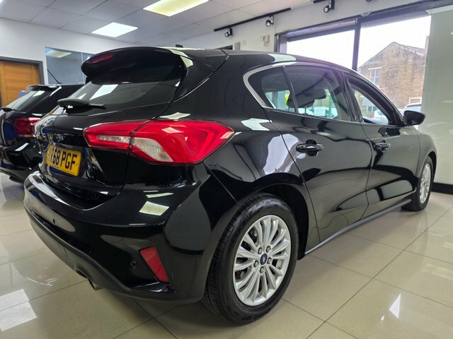 Ford Focus Hatchback YR68PGF Black #3