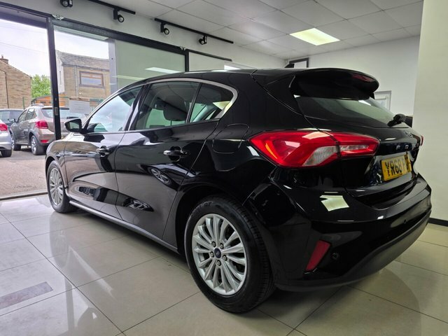 Ford Focus Hatchback YR68PGF Black #4