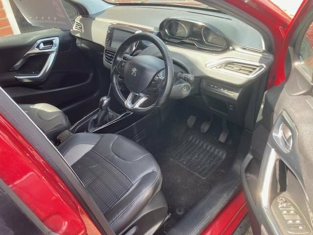 Peugeot 2008 1.2 Puretech Suv Euro 6 82 Ps MA17TKC Red #3