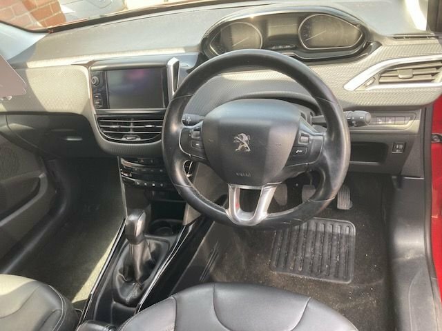 Peugeot 2008 1.2 Puretech Suv Euro 6 82 Ps MA17TKC Red #4