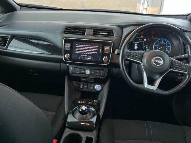 Nissan Leaf 39Kwh N-connecta Hatchback HN23WDK Silver #5
