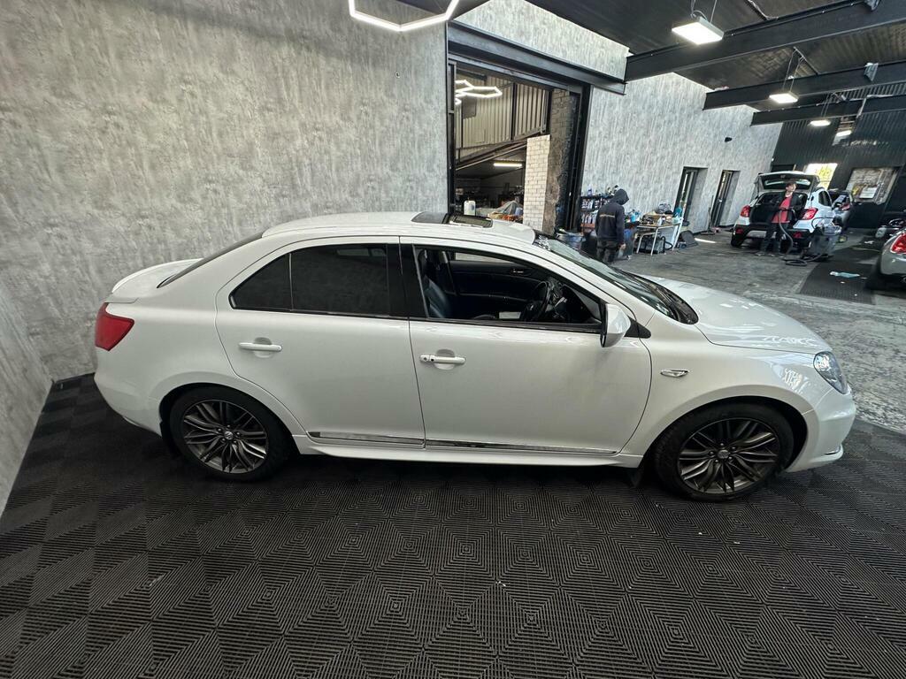 Suzuki Kizashi 2.4 Sport 179 Bhp 4X4 Silver #8