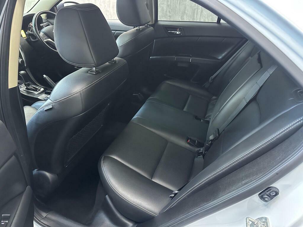 Suzuki Kizashi 2.4 Sport 179 Bhp 4X4 Silver #25