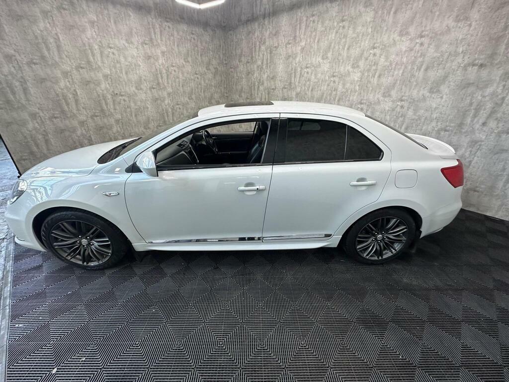 Suzuki Kizashi 2.4 Sport 179 Bhp 4X4 Silver #16
