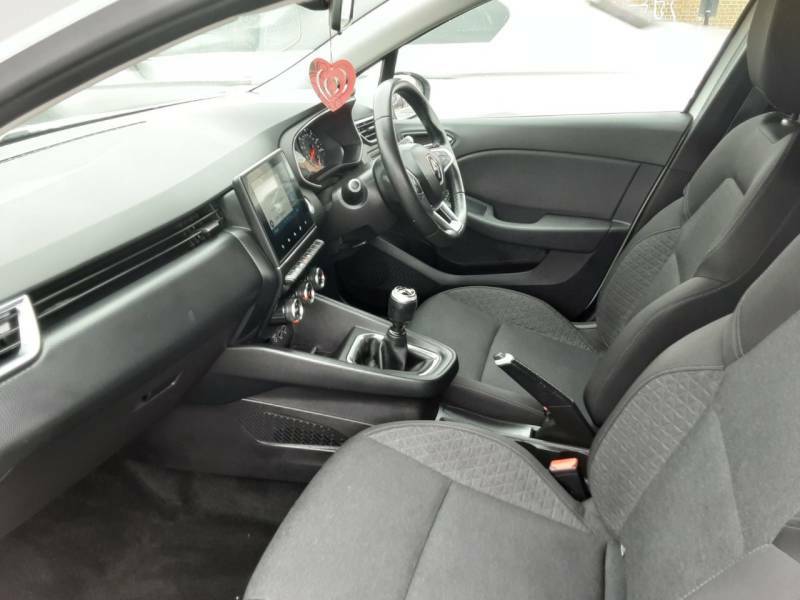 Renault Clio 1.0 Tce 100 Iconic - 2019 69 MW69CKC White #6