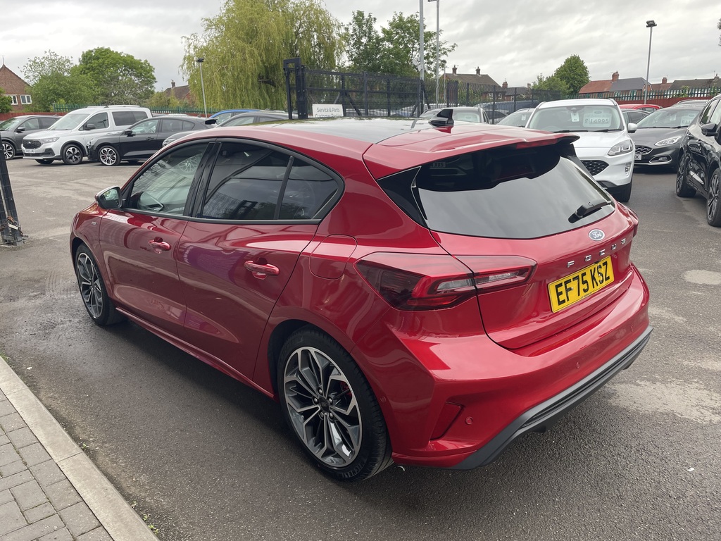 Ford Focus 1.0 Ecoboost Hybrid Mhev St-line X Red #4
