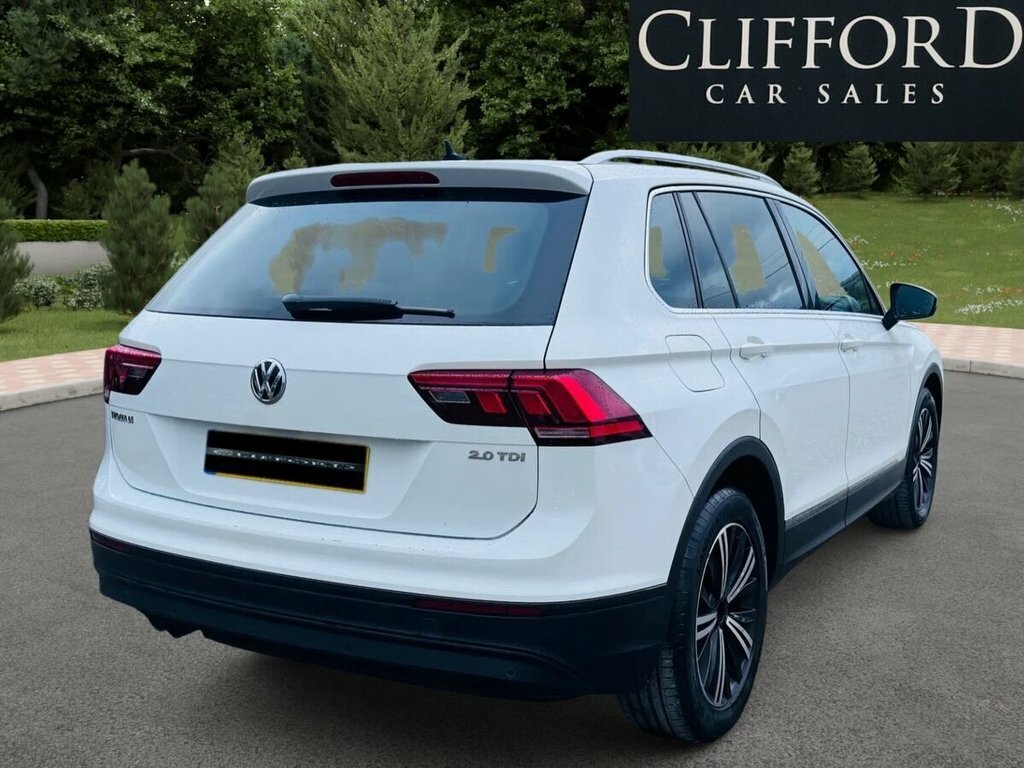 Volkswagen Tiguan 2L S DX67YYF White #5