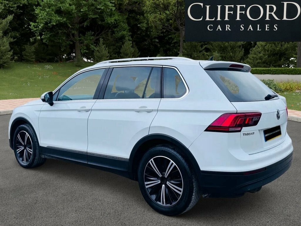 Volkswagen Tiguan 2L S DX67YYF White #6