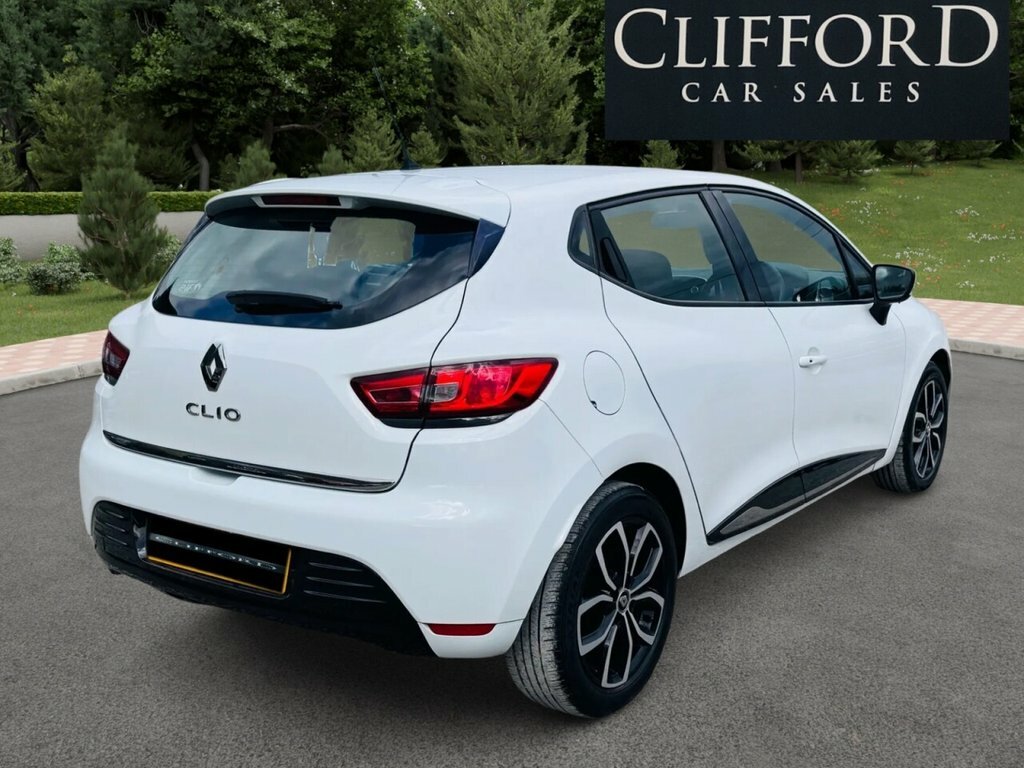 Renault Clio 1.5L Play XUI3407 White #4