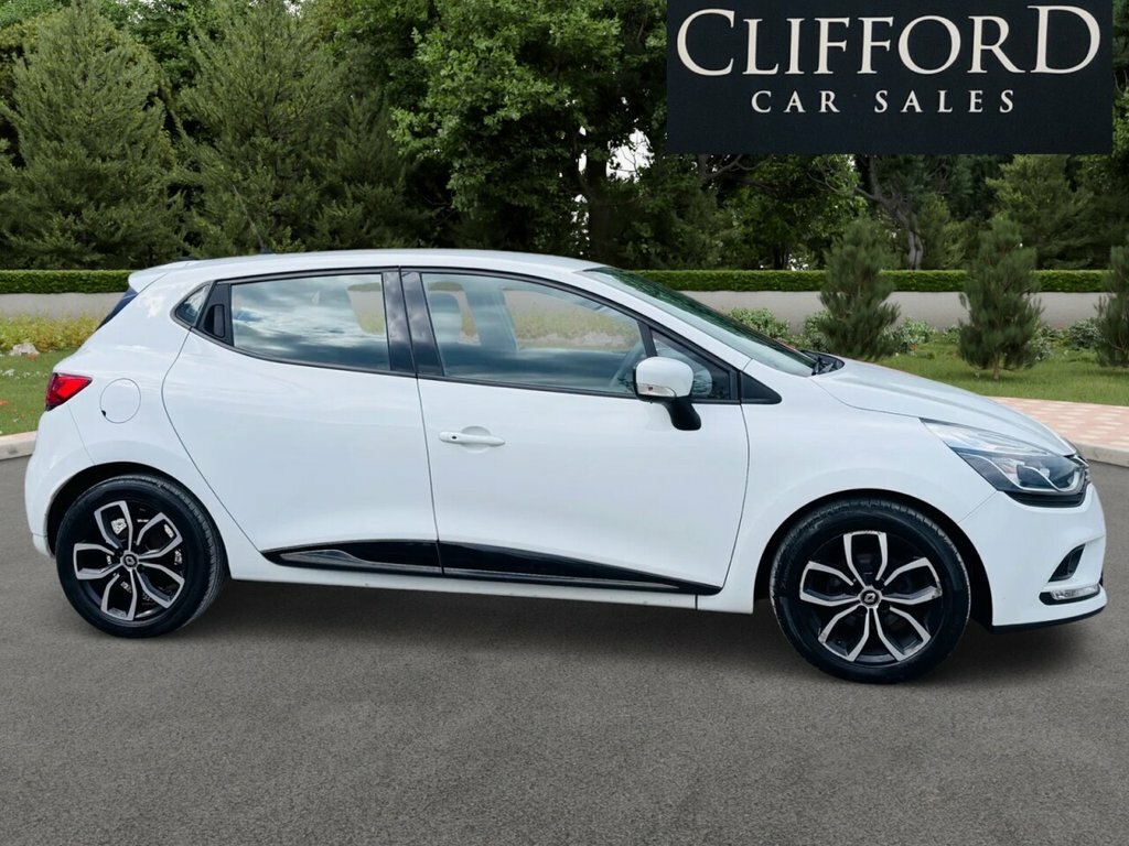 Renault Clio 1.5L Play XUI3407 White #3