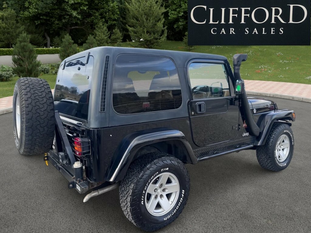 Jeep Wrangler 4.0 Sahara Hard Top 4X4 Black #32