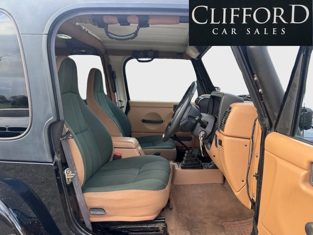 Jeep Wrangler 4.0 Sahara Hard Top 4X4 Black #10