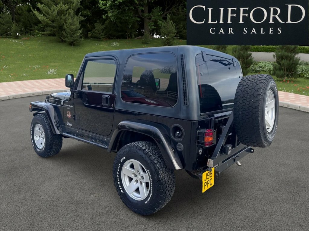 Jeep Wrangler 4.0 Sahara Hard Top 4X4 Black #21