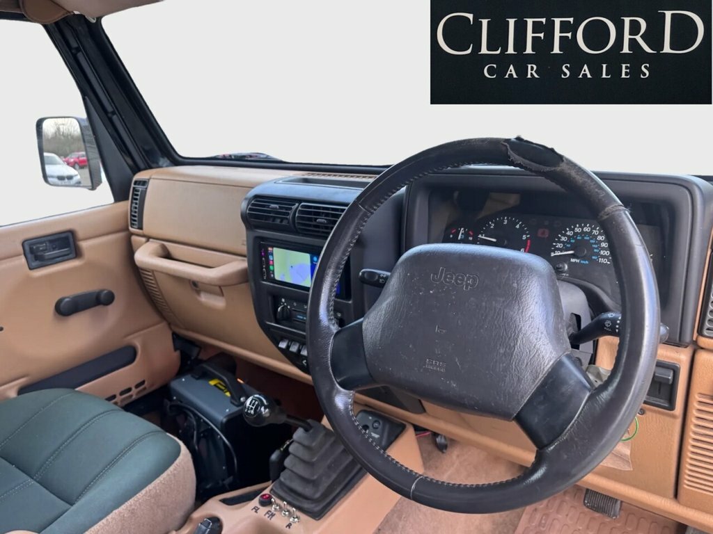 Jeep Wrangler 4.0 Sahara Hard Top 4X4 Black #28